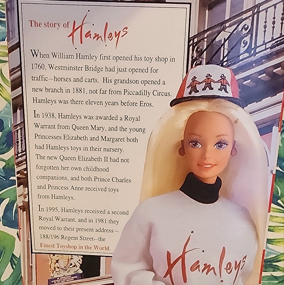 Hamley's Barbie 1995 - Picture 3 of 7